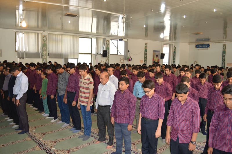 برگزاری اولین نماز جماعت آموزشگاه