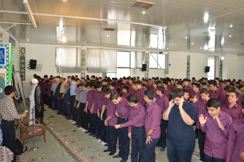 برگزاری نماز جماعت با امامت حجت الاسلام معزالدینی