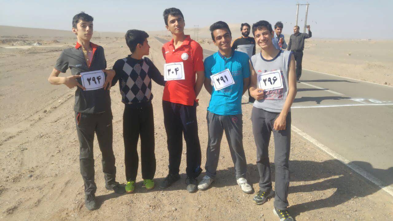 درخشش دانش آموزان مدرسه در مسابقات دو صحرانوردی 